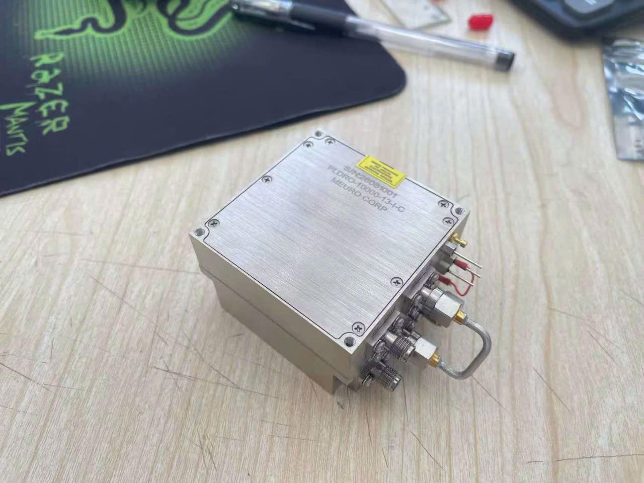 Bộ Dao Động PLDRO-10000-13-I-C: Giải Pháp Tạo Sóng Khóa Pha 10GHz Độ Chính Xác Cao